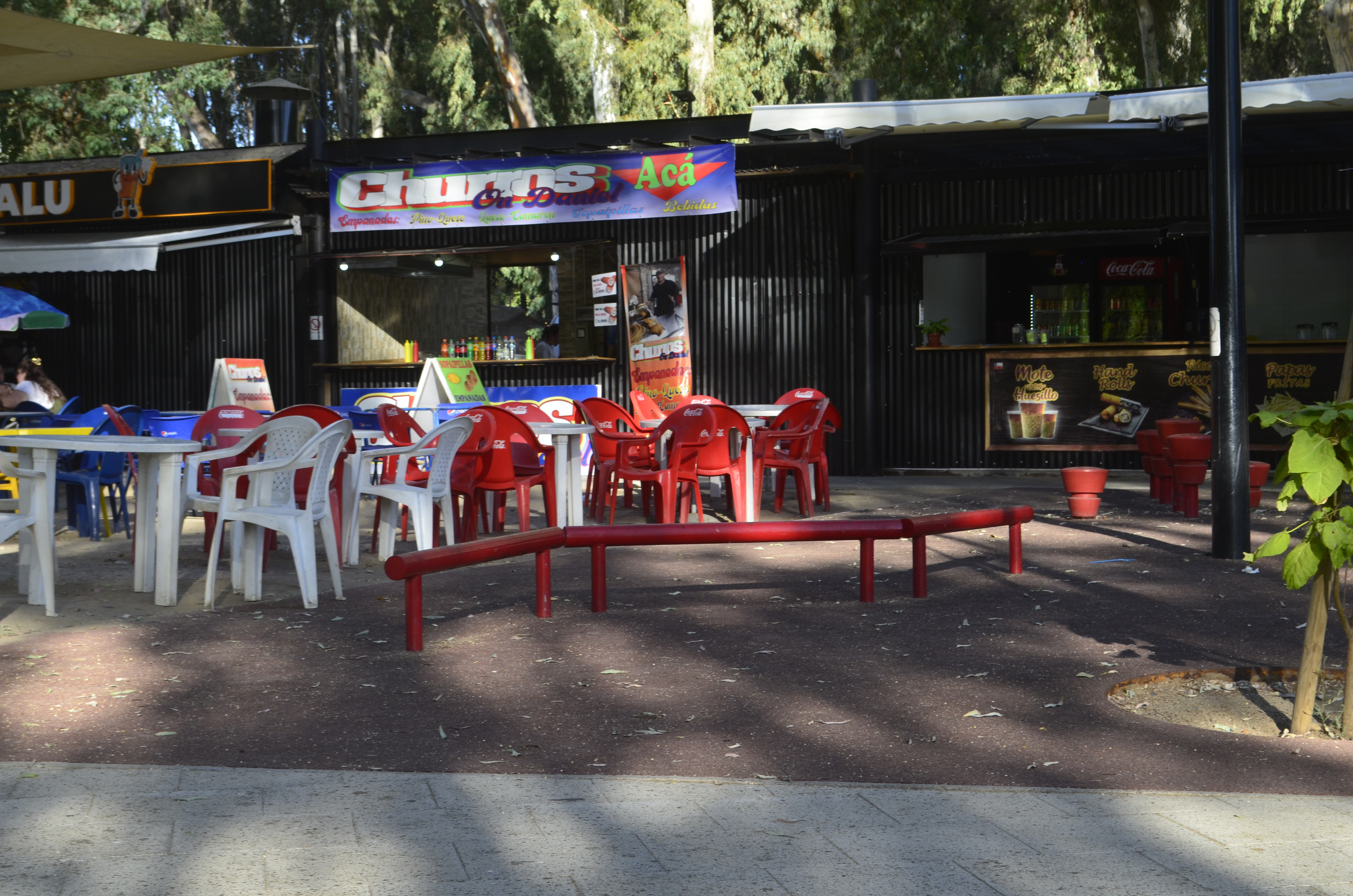 Fotografía de los foodtrucks del parque